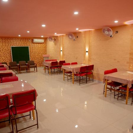 Galaxy Guest House Bhairāhawā Exterior foto