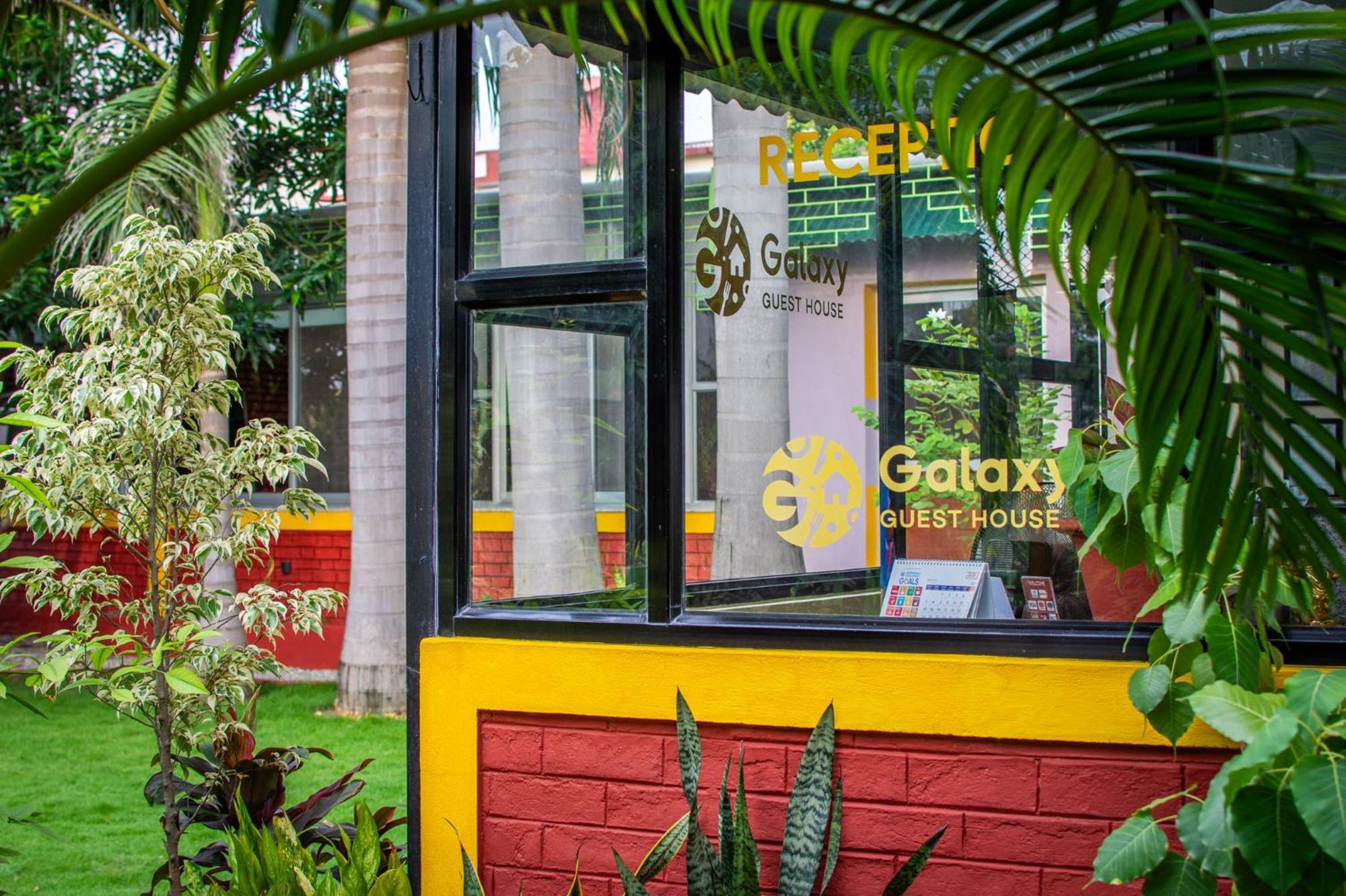 Galaxy Guest House Bhairāhawā Exterior foto