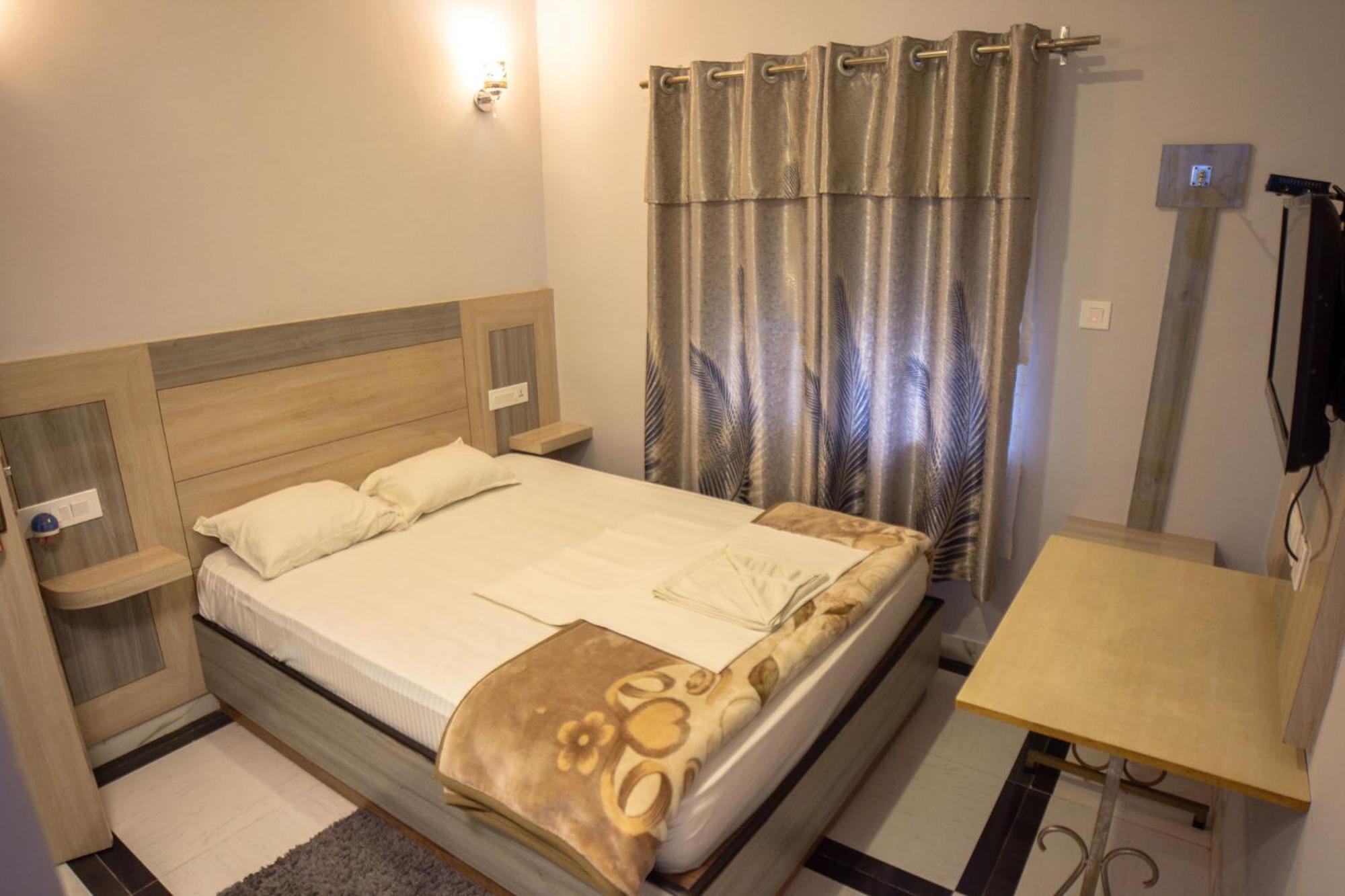 Galaxy Guest House Bhairāhawā Exterior foto